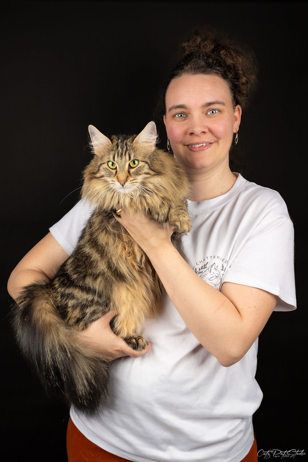 Relation entre un enfant et un chaton Norvégien